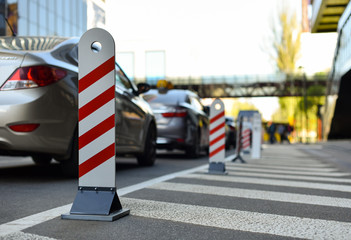 Fototapeta premium barrier separations road from sidewalk