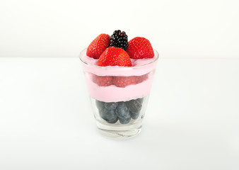 Beeren Creme Dessert