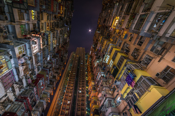 Obraz premium Overcrowded residential building in Hong Kong