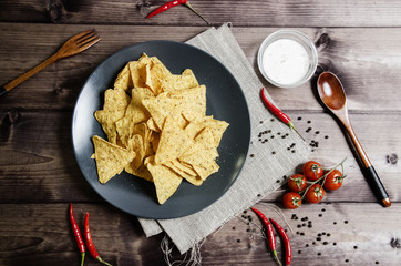 Spicy nachos with white sauce