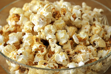 Close up of cooked popcorn in a glass bowl