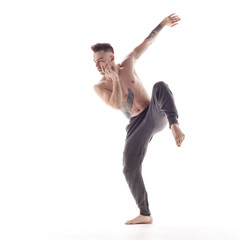 Obraz premium Young beautiful dancer is posing in studio