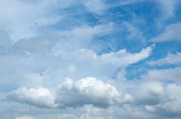 Obraz premium The beauty of the sky with clouds, and the sun.