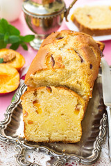Sweet cake with peaches and cottage cheese
