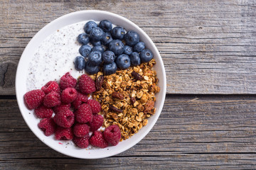 Chia yogurt with granola