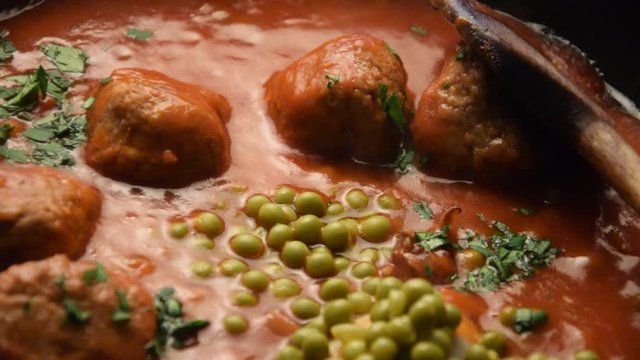 Polpette Meatballs Alb&oacute;ndiga Klops كرات اللحم  肉丸 video alm&oacute;ndiga Fleischkl&ouml;&szlig;chen Тефтели Boulette de viande קציצה 