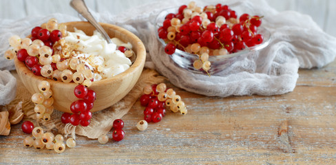 White and red currants and yogurt