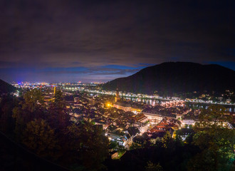 Panorama Ausblick vom Heidelberger Schloss auf die Altstadt von Heidelberg bei Nacht, Baden Württemberg, Deutschland