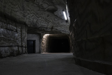 Obraz premium dark underground corridor