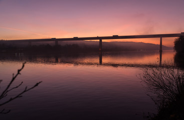 Fototapeta na wymiar Brücken Silhouette im Abendrot über der Donau