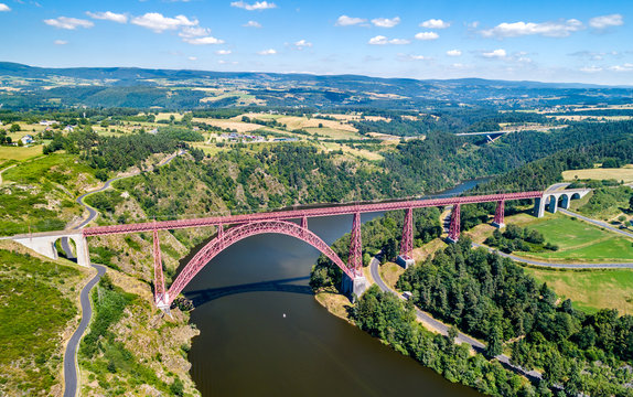 Fototapeta Garabit Viaduct, a railway bridge across the Truyere in France