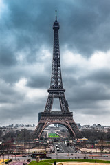 Fototapeta na wymiar The famous Tour Eiffel at the end of winter