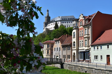 Fototapeta na wymiar Frühlingsblick zur Burg