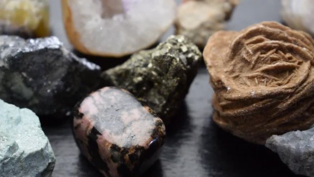Silvana Comugnero Rosa del deserto Sandrose كريستال  desierto زهرة الصحراء  video 砂漠のバラ movie גביש Роза geologie пустыни ורד מדבר Woestijnroos Rose des sables R&oacute;ża pustyni das areias &Ouml;kenroskristall