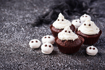 Cupcake in shape of ghost
