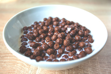 chocolate cornflakes with milk, toned