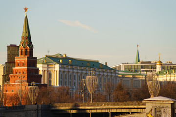 Fototapeta na wymiar cityscape Kremlin, a large stone bridge, a large Kremlin palace