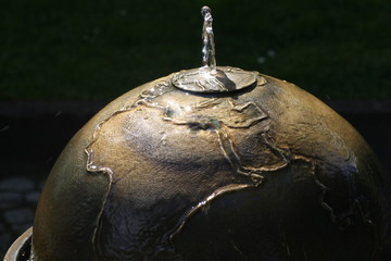 Erdball Brunnen