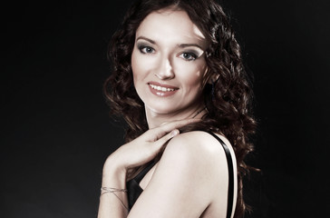Naklejka premium portrait of beautiful woman in evening dress