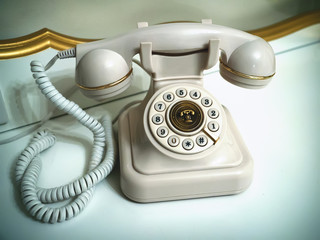 Weißes analoges Telefon