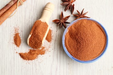 Cinnamon powder and stick