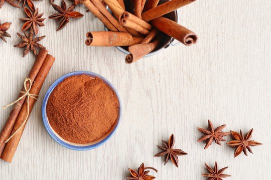 Cinnamon powder and stick