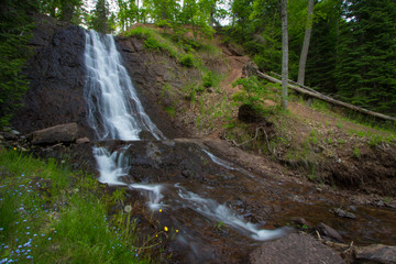 Fototapeta premium Upper Peninsula Roadside Waterfall. Beautiful Haven Falls is located in a roadside park in Lac La Belle in the Keweenaw Peninsula of northern Michigan.