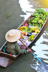 Floating markets in Damnoen Saduak, Thailand.