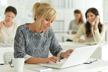  women  working in office 