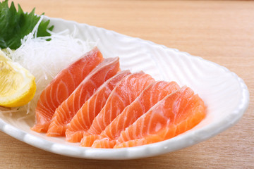 サーモンの刺身