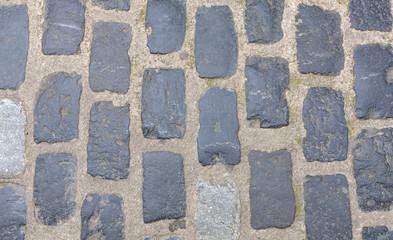 Paving blocks made of asymmetrical stone