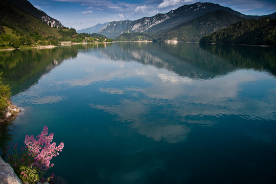 Ledro See. Lago di Ledro. Trentino. Italien. Umgebung von Gardasee