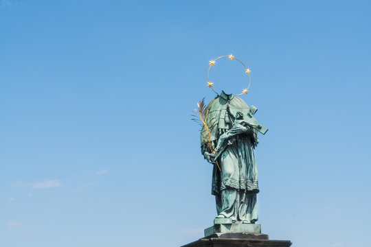 Statue religieuse sans t&ecirc;te