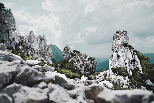 Felsmassiv auf dem weg zum gipfel des Hohenstaufen 