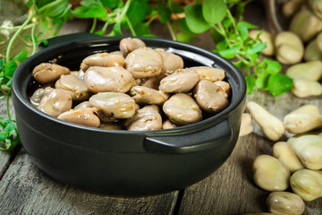 Broad beans stewed with onion and oregano