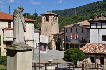 Plazas pintorescas de pueblos.
