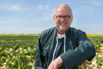 Portrait of a senior attractive farmer working in a field - Nature concept © Production Perig