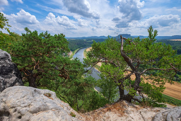 Blick ins Elbtal vom Basteigebirge aus