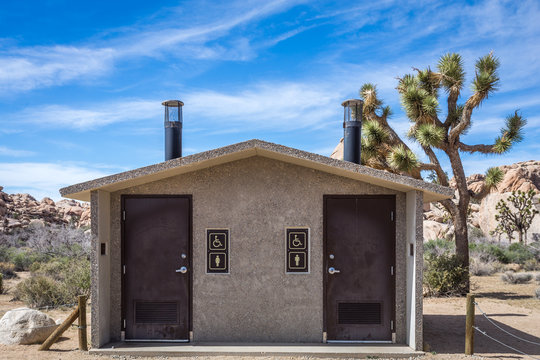 &Ouml;ffentliches WC im Joshua Tree Park