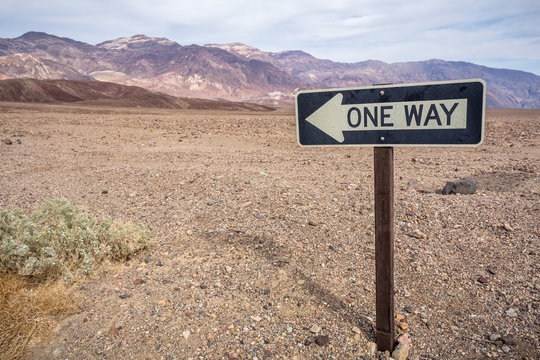 Einbahnstra&szlig;e im Death Valley
