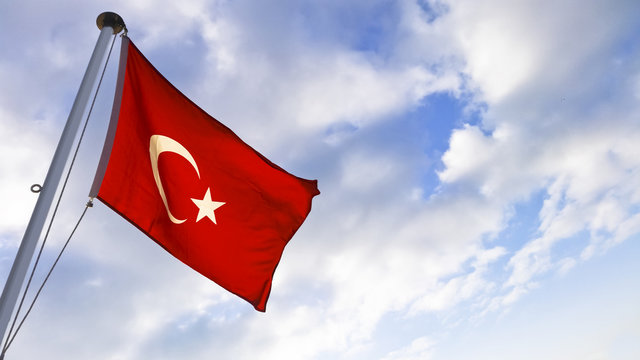 G&ouml;ky&uuml;z&uuml;nde Dalgalanan T&uuml;rk Bayrağı