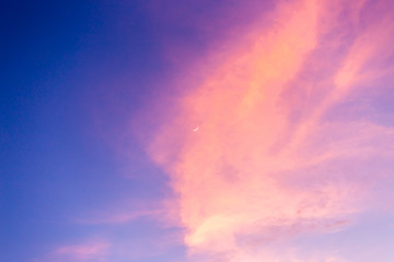 Obraz na płótnie Canvas colorful dramatic sky with cloud at sunset.
