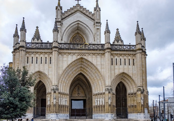 Fototapeta premium Facade of the Cathedral of Mary immaculate of Vitoria, made in neo-Gothic style and built in the first half of the twentieth century and known as the new cathedral.