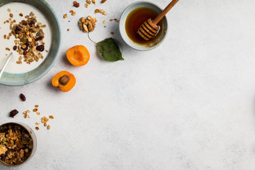 Obraz na płótnie Canvas ealthy breakfast. Yogurt with granola and apricots