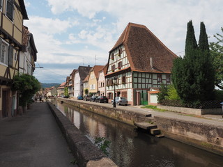 Fototapeta na wymiar Wissembourg - Weißenburg – Weisseburch - im Elsass - mit mittelalterlichem Stadtkern 