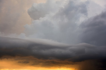 Obraz premium Dramatic fiery stormy sky in a mixture of yellow, orange, gray and black colors