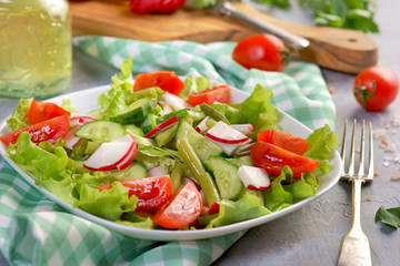 Light summer salad with tomatoes and radishes
