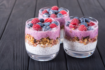 Chia yogurt with granola