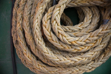 the rope lies on the ship