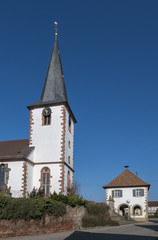 Fototapeta na wymiar Pfarrkirche und Rathaus, Ottersheim